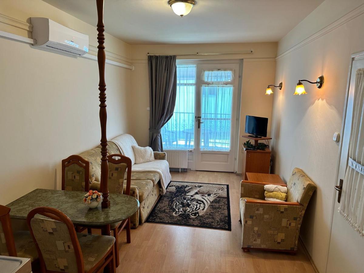 Apartament Cozy Garden Apartman Gyula Zewnętrze zdjęcie